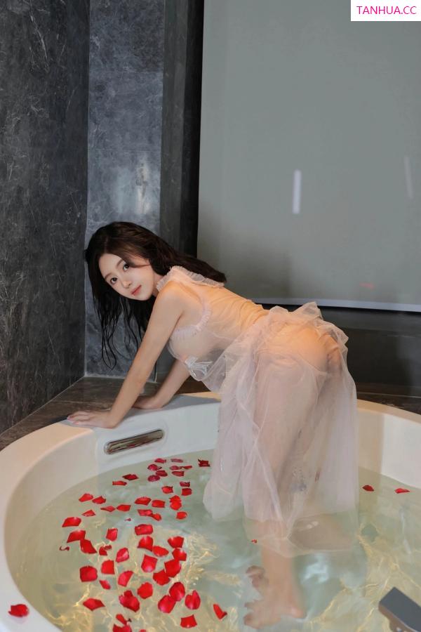   [XiuRen]高清写真图 2024.09.14 No.9164 小薯条nienie 树林剧情第73张图片
